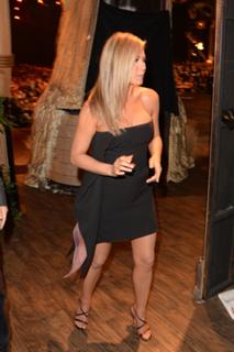 Jennifer Aniston feet photo thumbnail