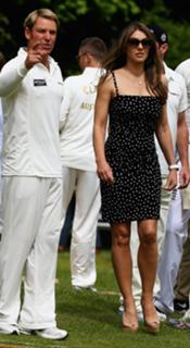 Elizabeth Hurley feet photo thumbnail