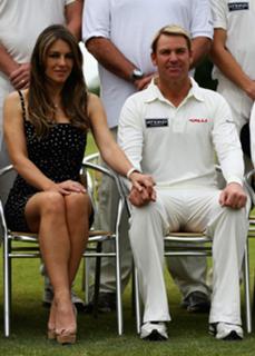 Elizabeth Hurley feet photo thumbnail