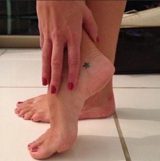 Franciely Freduzeski feet photo thumbnail