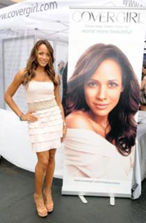 Dania Ramirez feet photo thumbnail