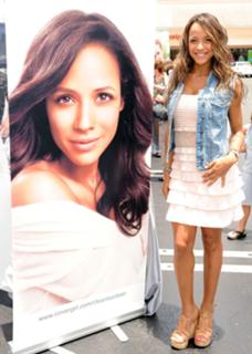 Dania Ramirez feet photo thumbnail