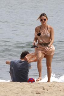 Kate Hudson feet photo thumbnail