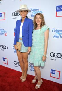 Minnie Driver feet photo thumbnail