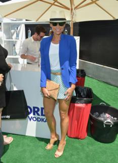 Minnie Driver feet photo thumbnail