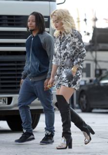 Rita Ora feet photo thumbnail