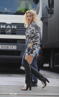 Rita Ora feet photo thumbnail