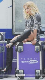 Rita Ora feet photo thumbnail