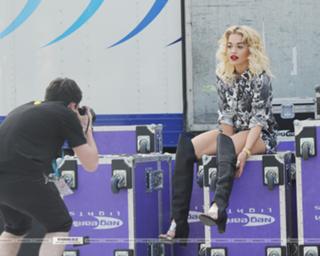 Rita Ora feet photo thumbnail