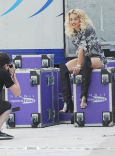 Rita Ora feet photo thumbnail