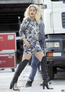 Rita Ora feet photo thumbnail