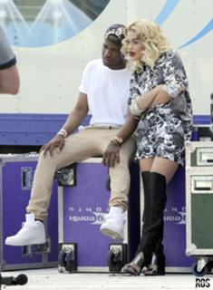 Rita Ora feet photo thumbnail