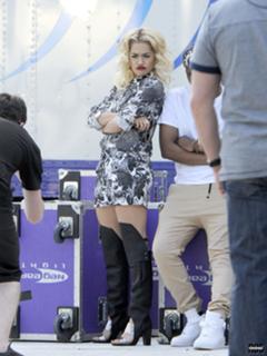 Rita Ora feet photo thumbnail