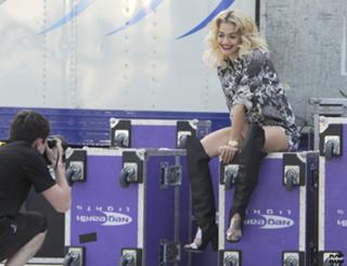 Rita Ora feet photo thumbnail