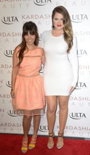 Khloé Kardashian feet photo thumbnail