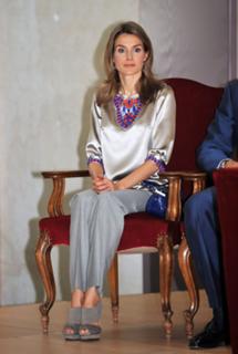 Queen Letizia of Spain feet photo thumbnail