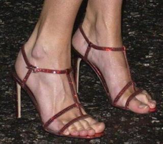Cat Deeley feet photo thumbnail