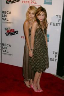 Ashley Olsen feet photo thumbnail