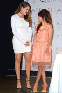Khloé Kardashian feet photo thumbnail
