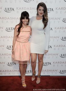 Khloé Kardashian feet photo thumbnail