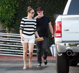 Jennifer Lopez feet photo thumbnail