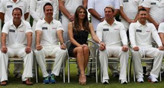 Elizabeth Hurley feet photo thumbnail