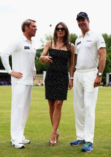Elizabeth Hurley feet photo thumbnail