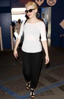 Rose McGowan feet photo thumbnail