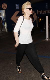 Rose McGowan feet photo thumbnail