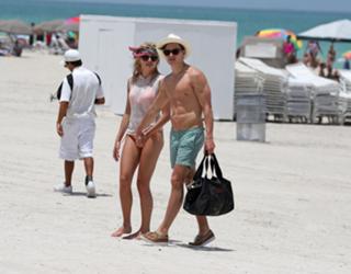 Pixie Lott feet photo thumbnail