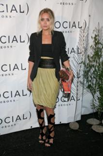 Ashley Olsen feet photo thumbnail