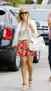 Reese Witherspoon feet photo thumbnail