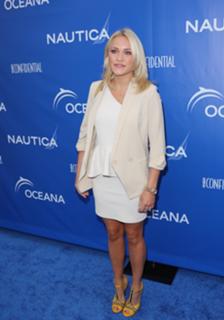 Emily Osment feet photo thumbnail