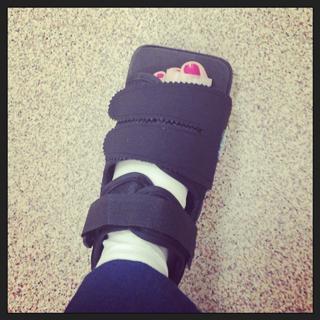 Angela Kinsey feet photo thumbnail