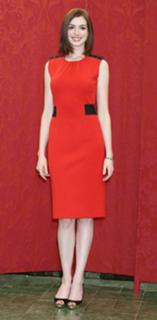Anne Hathaway feet photo thumbnail