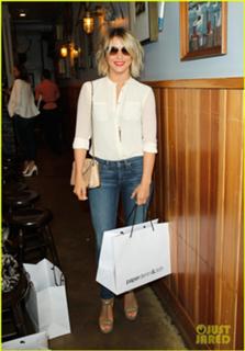 Julianne Hough feet photo thumbnail