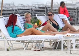 Kendra Wilkinson feet photo thumbnail