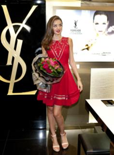 Miranda Kerr feet photo thumbnail