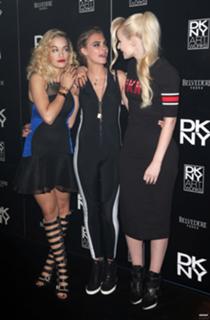 Rita Ora feet photo thumbnail
