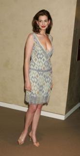 Anne Hathaway feet photo thumbnail