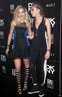 Rita Ora feet photo thumbnail