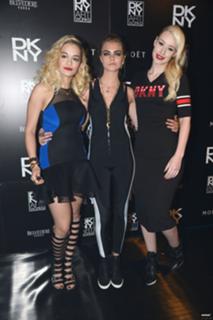 Rita Ora feet photo thumbnail