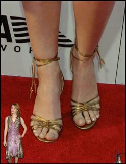 Claire Danes feet photo thumbnail