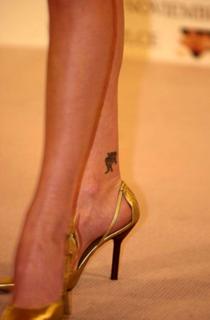 Charlize Theron feet photo thumbnail