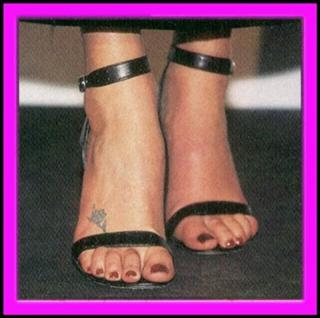 Charlize Theron feet photo thumbnail