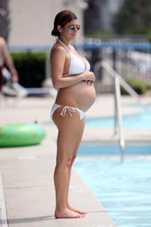 Jamie-Lynn Sigler feet photo thumbnail
