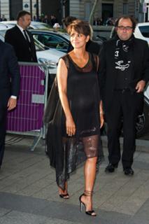 Halle Berry feet photo thumbnail
