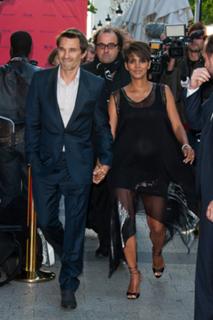 Halle Berry feet photo thumbnail