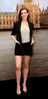 Anne Hathaway feet photo thumbnail