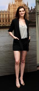 Anne Hathaway feet photo thumbnail
